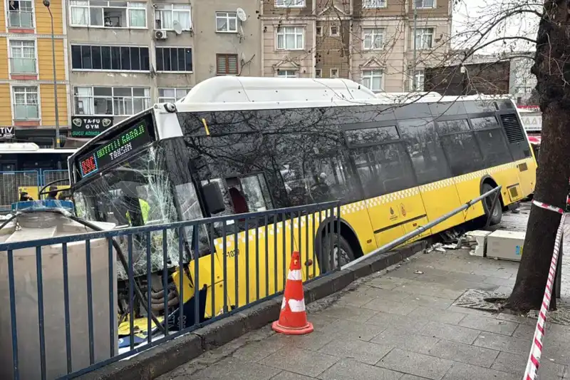 Esenler'de İETT Otobüsü Otoparka Daldı: Korkunç Kaza Detayları