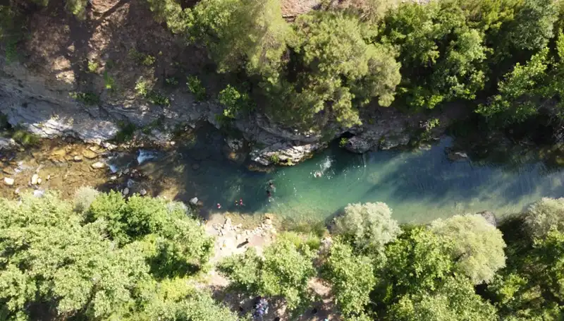 Adana'da Nem Kaygısı, Yaylacılar Doğal Sularla Ferahlıyor