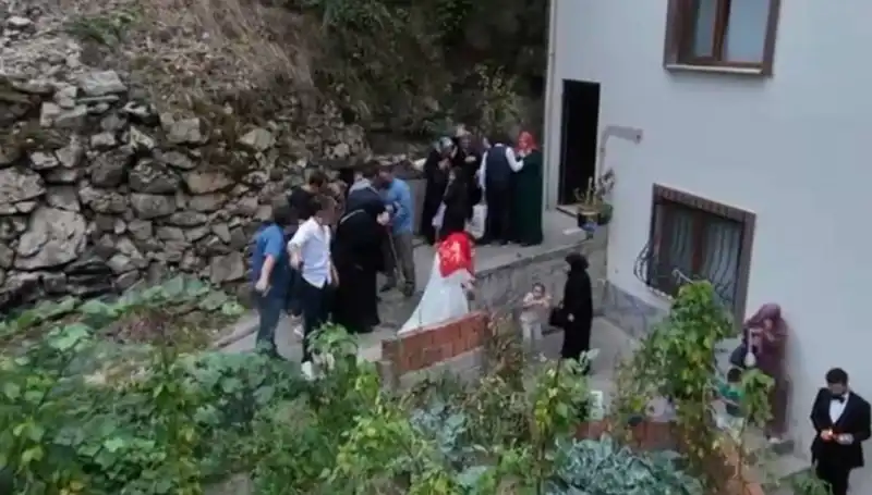 İnanılmaz Olay: Kanlı Düğün Damat Kurşunları Sıktı, 10 Saniye Sonra Fark Etti!