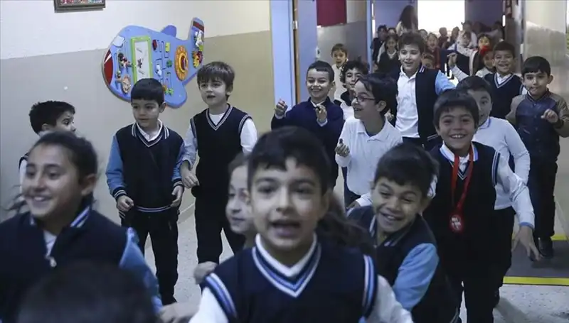 2025 Okul Yılı Başlangıcı ve Tatil Takvimi Hakkında Bilmeniz Gerekenler