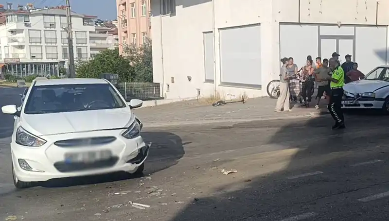 Antalya’da Korkutan Kaza: İki Otomobil Çarpıştı