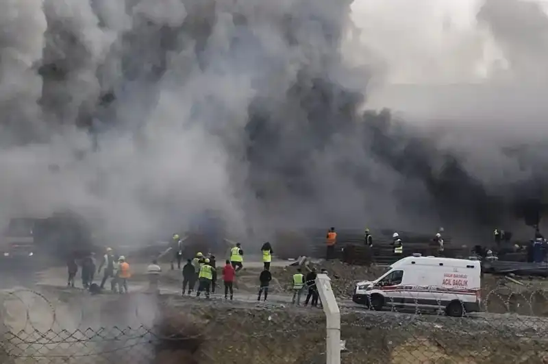 Esenyurt'ta İşçi Konteynerleri Alev Alev Yandı: Yangının Perde Arkası