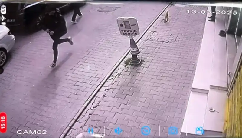 İstanbul’da Silahlı Saldırı: Bacağından Vurulan Kişi Hastaneye Kaldırıldı!