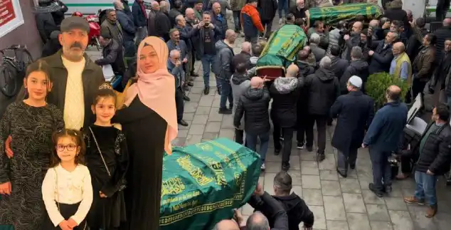 Strasbourg'da Hayatını Kaybeden Kız Kardeşlere Rize’de Duygusal Veda Töreni
