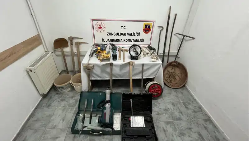 Çaycuma'da Kaçak Kazı Operasyonu: 5 Kişi Suçüstü Yakalandı!
