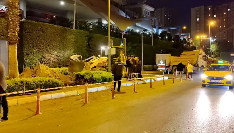 AVM Girişinde Doğalgaz Paniği: Alışveriş Severler İçin Tehdit Kapıda mı?