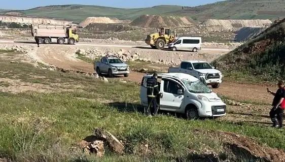 Mardin'de Trafik Kazası: Dört Kişi Yaralandı, Olay Anı Kamerada!