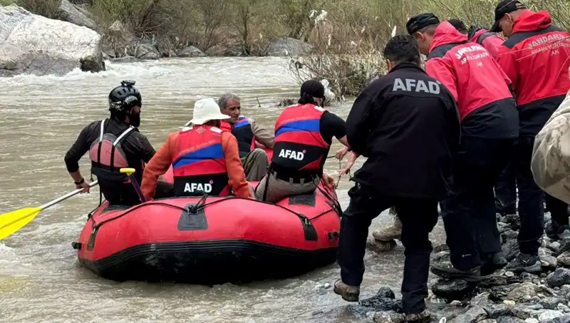 Zap Suyu Kenarında Mahsur Kalan Dört Kişinin Kurtuluş Anı