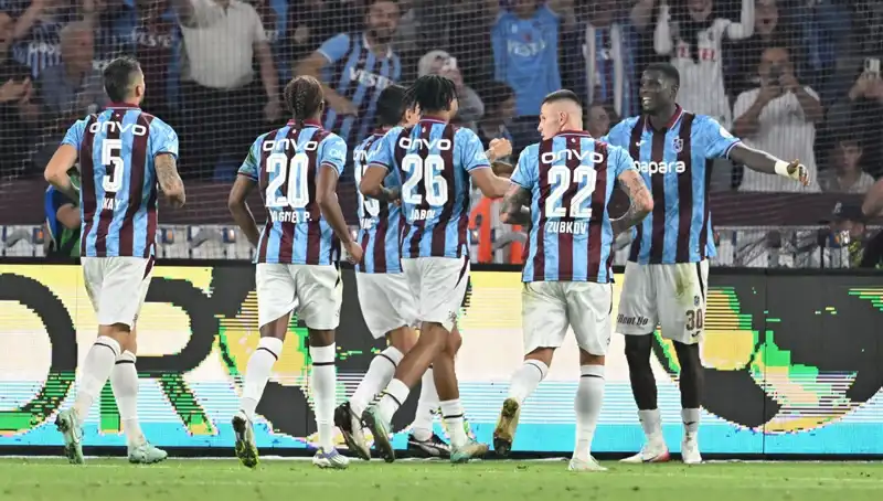 : Trabzonspor'un Kocaelispor Karşısındaki Canlı Maç Anlatımı ve Heyecan Verici Dkalar