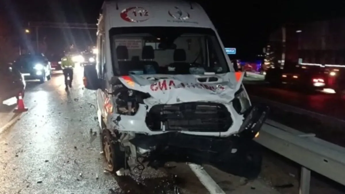 Kırıkkale'de Feci Kaza: Ambulans ve Otomobiller Çarpıştı, Çok Sayıda Yaralı ve Ölü Var