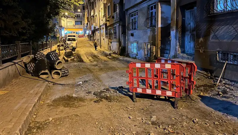 Bayrampaşa'da Altyapı Çalışmaları Sırasında Yaşanan Rögar Kapağı Patlaması