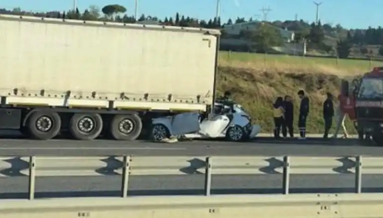 Kuzey Marmara Otoyolu'nda Feci Kaza: TIR Altında Can Kaybı