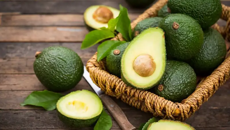 Avokado: Sağlığınız için Faydaları ve Belirtilmesi Gereken Riskler
