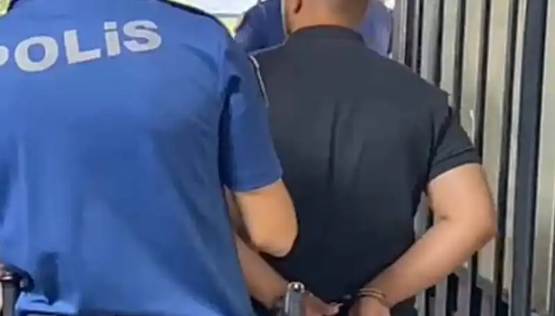 İzmir'de Polise Saldıran Zanlı Tutuklandı: Olayın Detayları Şok Edici!