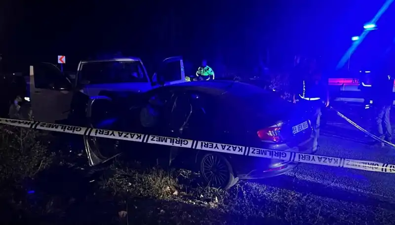 Minibüs Ters Şeritte Devriye Gezerken Korkunç Kaza: 1 Ölü, 8 Yaralı