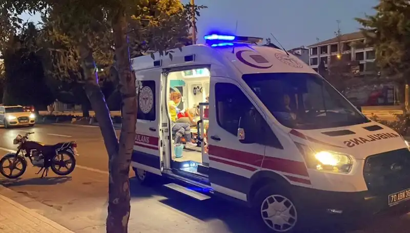**Sokaklarda Dehşet Anları: Otomobil, Motosikleti 70 Metre Sürükledi!**