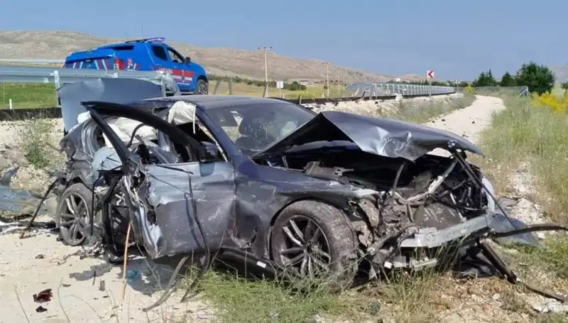 Sivas’ta İki Ayrı Trafik Kazası: 9 Kişi Yaralandı, Olayın Ayrıntıları Neler?