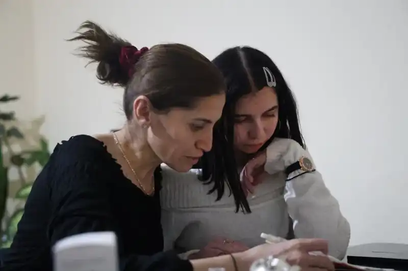 Çocuk Yaşta Evlilik: Kanserle Mücadele Eden Genç Kızın Hikayesi