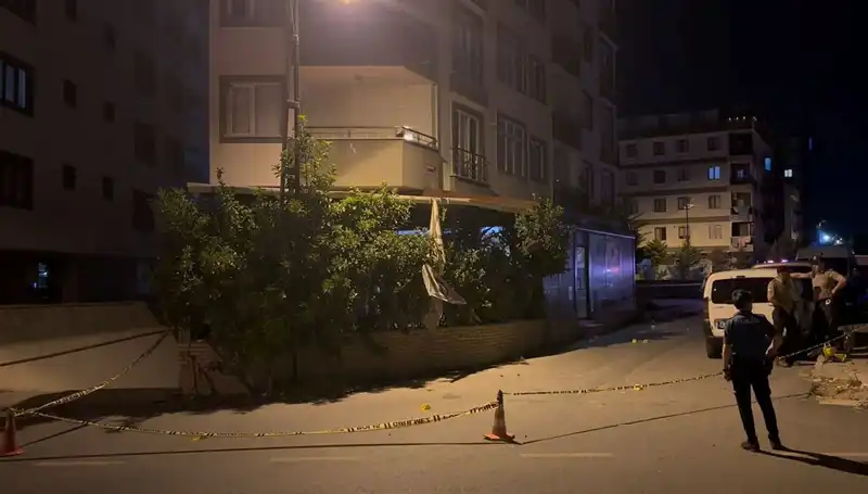 İstanbul'da Kafeye Silahlı Saldırı: Gizemli İddialar ve Büyük Panik