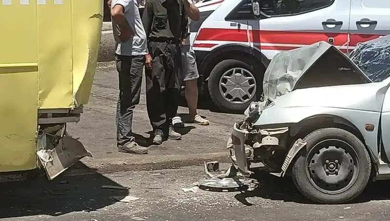 Halk Otobüsü ile Otomobil Çarpıştı, Yaralı Sayısı İki Oldu!