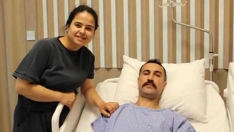 32 Yaşında Kalın Bağırsak Kanseri Teşhisi: Mide Kanaması Sandığı Şok Gerçek