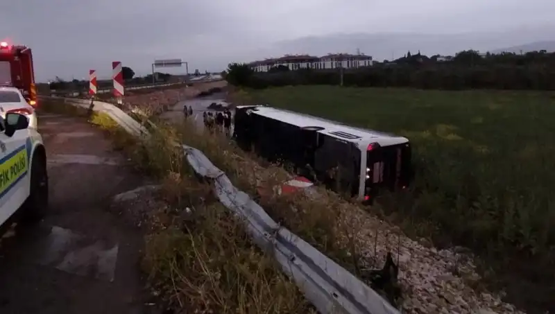 Manisa'da Yolcu Otobüsü Kazası: Neler Oldu, Yaralı Sayısı Kaç?