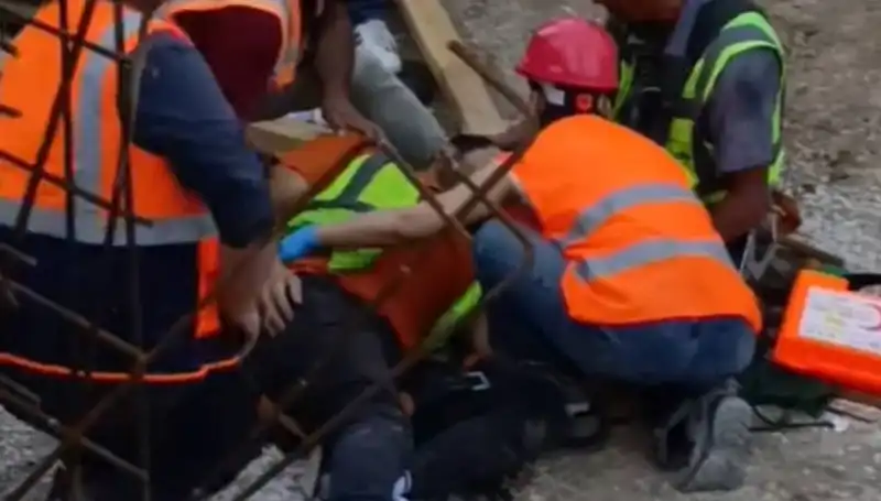 Adana'da İnşaat Alanında Kaza: İki İşçi Yaralandı, Sebepleri Araştırılıyor