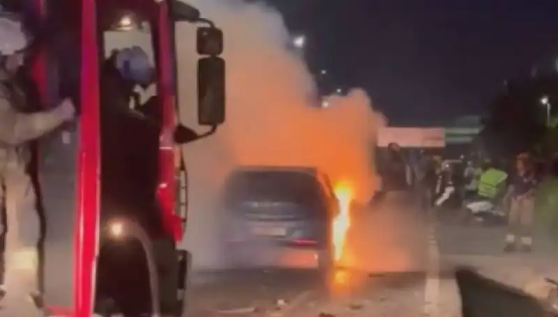 Otoyolda Meydana Gelen Kazada Araç Alev Alev Yandı!
