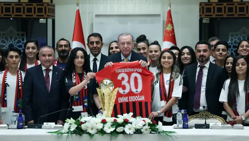 Cumhurbaşkanı Erdoğan, Yüksekovaspor Kadın Futbol Takımı'nı Kabul Etti!
