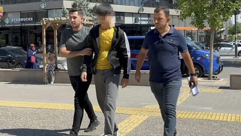 Tartışma Kanlı Bitti: Genç Adam Ağabeyini Bıçakladı