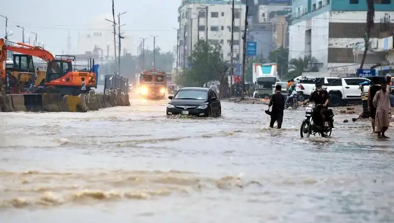 Pakistan’da Muson Yağmurları Felaketi: 785 Can Aldı, Hayat Durma Noktasında