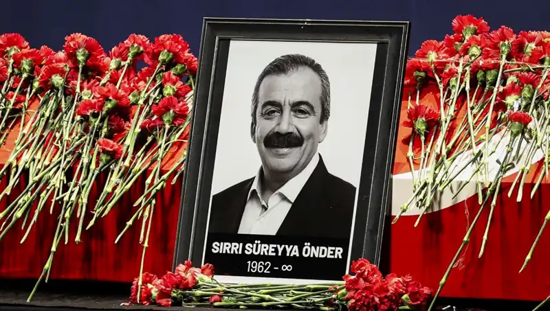 Meclis'te Sırrı Süreyya Önder Anması: Unutulmaz Anlar ve Duygusal Vignetler