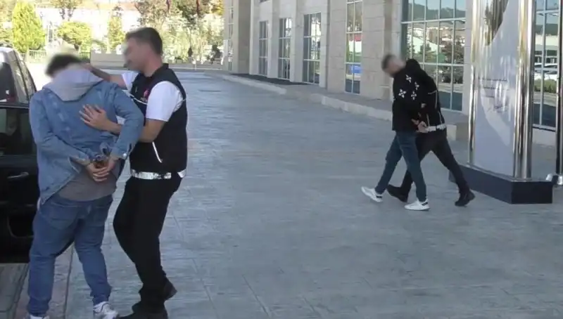 Uşak'ta Uyuşturucu Operasyonu: Dört Kişi Tutuklandı, Sonrası Şaşkınlık Yarattı