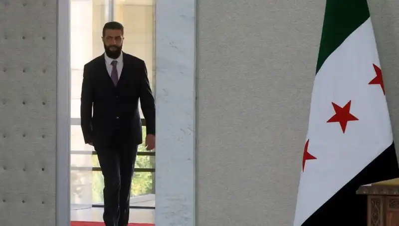 Paris’te Şara-Macron Zirvesi: Fransa'nın Yeni Suriye Stratejisi Ne Olacak?
