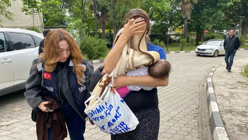 Evlerden Hırsızlık Yapan Kadın, Güvenlik Kameralarına Takıldı!