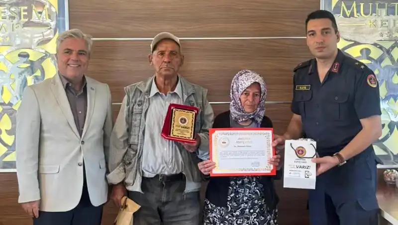 Bir Aileden Örnek Davranış: Evi Jandarmaya Bağışladılar
