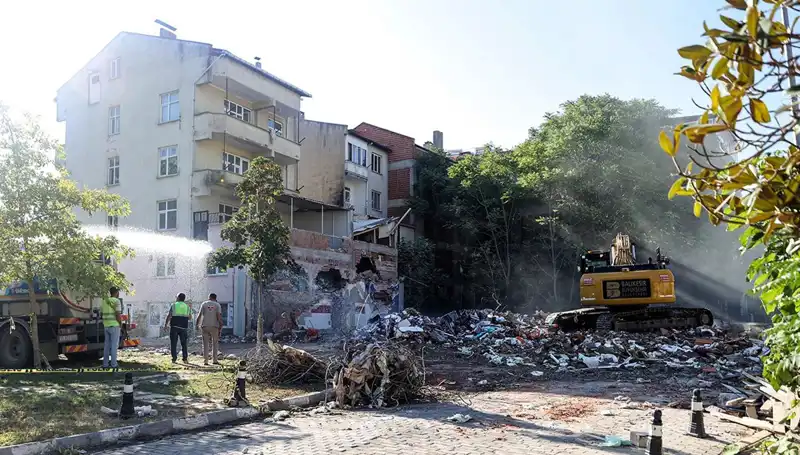 Sındırgı'da Sarsıntılar Sürekleniyor: Son Depremler Neden Oluyor?