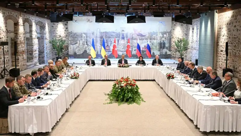 İstanbul'da Barış Zirvesi: Rus Heyeti Türkiye'de Görüşmeler İçin Toplandı